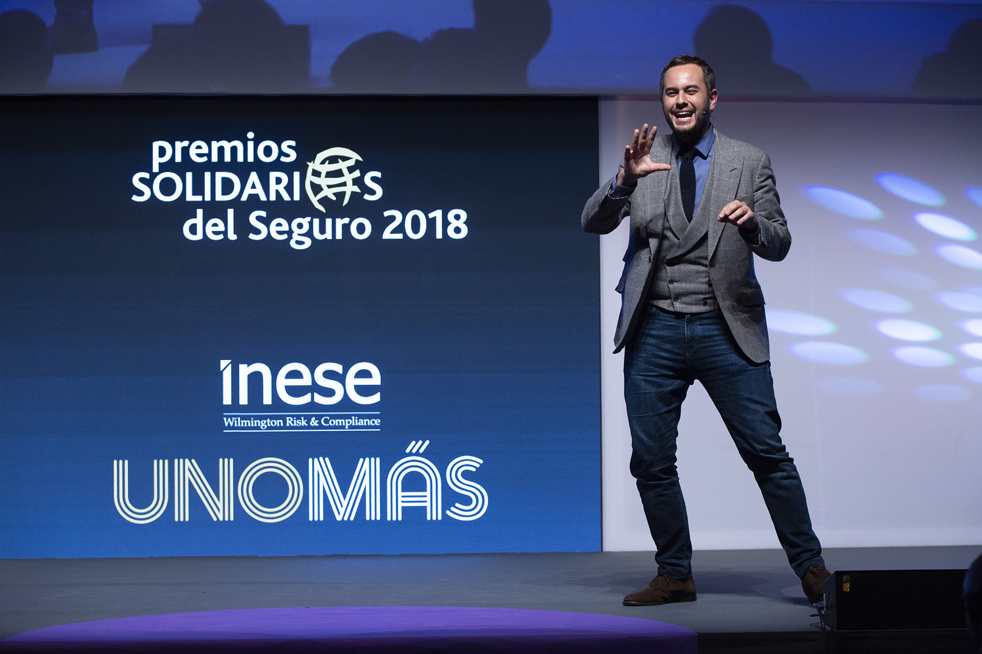 Ponente hablando en Gala Premios Solidarios del Seguro 2018 INESE